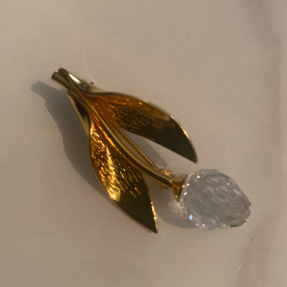 SWAROVSKI gold tone and crystal glass Brooch